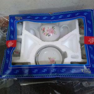 Bộ ấm chén Hộp Xốp Bát Tràng hoa cỏ mùa xuân đẹp
