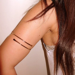 Punk สายรัดแขน Manset Lengan ส่วนบนแบบเกลียวปรับได้สำหรับผู้หญิงปลอกแขน Manset Lengan ปรับได้สไตล์อียิปต์