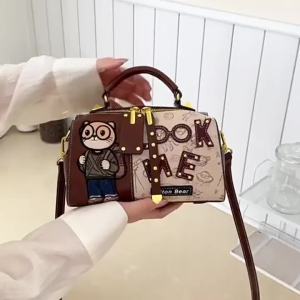 Túi gối thiết kế độc đáo phong cách nhẹ nhàng sang trọng thời trang sành điệu có thể xách tay đeo vai hoặc đeo chéo.