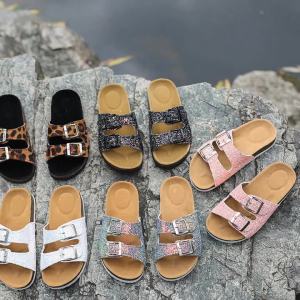 2024 Casual Slippers Two-Button Flat Soft Slipper Sandals Foreign Trade Boken Soft Bottom Ground-Resistant Couple Slippers Men ㏇L0529