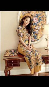 Bộ áo dài cách tân gấm xốp màu vàng đồng cổ 2cm tay bo gấu áo dài cách tân tết mẫu mới đẹp