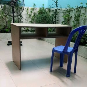 Bàn làm việc - có hộc đa năng kích thước 1..2m x 0.6m cao 76 cm - Chất Liệu ván 17li MDF phủ milamin chống trầy xước - Chuyên thiết kế và sản xuất nội thất văn Phòng