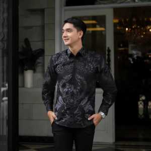 MAHKOTA ABU Kemeja Batik Pria PREMIUM Slimfit Lapis Furing Lengan Panjang Bahan Katun Halus Batik Solo Sukses / Hem Batik Pria Lengan Panjang Slimfit Premium / Baju Batik Pria Premium Slimfit Warna Hitam Abu