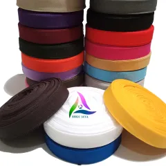 Ogli tomosha qilayotganda onanizm otkazayotgan onaning retro porno videosi