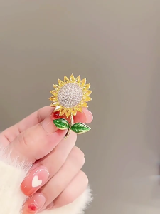 เข็มกลัดดอกไม้เคลือบสำหรับงานแต่งงานเข็มกลัดไข่มุกสำหรับผู้หญิงช่อดอกไม้ติดเสื้อปาร์ตี้สำหรับทุกวัน