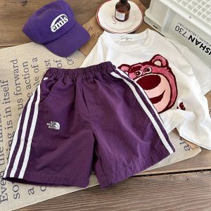 กางเกงขาสั้นพิมพ์ลายสำหรับเด็กผู้ชายกางเกงขาม้าหลวมแฟชั่นกระชับสัดส่วนลายทางอเนกประสงค์2025ฤดูร้อน