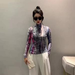 Ammin 2024 mùa xuân và mùa thu Đơn Giản Bán cổ cao Tay áo dài in hoa T-Shirt Phụ Nữ phong cách Hàn Quốc Thời Trang R màu gradient in graffiti Giản Dị Cộng-Kích Thước Áo Blouse thanh lịch Tops