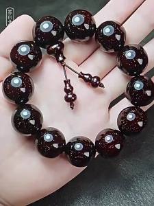 Vòng tay gỗ hồng sắc lá nhỏ Ấn Độ mật độ dầu cao sao vàng chất liệu cũ gỗ đàn hương vòng tay văn hóa cho cặp đôi 108 Hạt Phật giáo