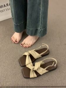 COD  Musim Panas Wanita Selipar Kaki Terbuka Malam Lapang Musim Panas Yang Lembut 2024 Kasut Pantai Tapak Rata Tali Pinggang Kulit Lembut Baru  Sem