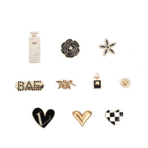 ขวดน้ำหอมเบอร์5สไตล์หรูหรา Crocs Jibbilz รองเท้าที่มีเสน่ห์รองเท้า DIY อุปกรณ์เสริมหัวเข็มขัดคริสตัลอุดตันเพชรตกแต่งสำหรับ Crocs