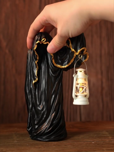 Thuật sĩ bức tượng với phát sáng đèn lồng nhựa tác phẩm điêu khắc decors hoàn hảo cho chủ đề Halloween bàn và kệ hiển thị