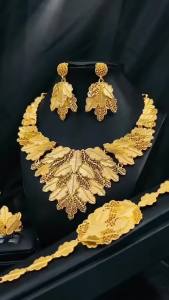 Autumn Maple Leaf Dubai Inlaid gold Womens Jewelry Set Saudi Bridal Necklace Bracelet Earrings Ring Four-Piece Set