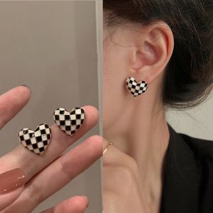 Classic Black and White Enamel Heart Earrings 2022 Trend Checkerboard Shape Love Stud Earrings Temperament Women Jewelry