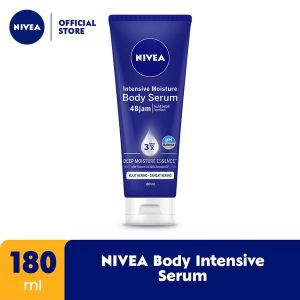 NIVEA Body Serum Intensive Kulit Kering 180ml/NIVEA Body Serum Intensive/NIVEA Body Serum Bayar Di Tempat\\n\\n Apa itu Serum Intensive Nivea?\\n\\nSerum Intensive Nivea adalah produk perawatan kulit yang dirancang khusus untuk membantu mengatasi masalah kulit kering dan keringat berlebih. Produk ini terdiri dari komposisi bahan-bahan alami yang dapat melembabkan, melembutkan, dan melindungi kulit Anda.\\n\\n Komposisi dan Manfaat\\n\\nSerum Intensive Nivea mengandung berbagai bahan aktif seperti urea, pektin, dan glycerin yang dapat membantu menjaga kelembaban kulit. Urea membantu memperbaiki fungsi lapisan pelindung kulit, sementara pektin dan glycerin membantu menarik dan mempertahankan air di kulit Anda.\\n\\n Cara Kerja pada Kulit Kering\\n\\nSerum Intensive Nivea bekerja dengan menyerap ke dalam lapisan kulit dan membantu memperbaiki fungsi lapisan pelindung kulit. Ini membantu mencegah kehilangan kelembaban dan melindungi kulit Anda dari faktor-faktor eksternal yang dapat menyebabkan kering dan iritasi.\\n\\n Bagaimana Menggunakan Serum Intensive Nivea?\\n\\nUntuk mendapatkan hasil optimal, ikuti langkah-langkah penggunaan yang tepat:\\n\\n Langkah-langkah Penggunaan yang Tepat\\n\\n1. Bersihkan kulit Anda dengan pembersih wajah atau sabun mandi yang sesuai.\\n2. Setelah itu, aplikasikan Serum Intensive Nivea pada area kulit yang kering atau memerlukan perawatan ekstra.\\n3. Ratakan serum pada kulit Anda menggunakan gerakan memijat.\\n4. Biarkan serum meresap sepenuhnya sebelum mengaplikasikan produk perawatan kulit lainnya.\\n\\n Tips Aplikasi untuk Hasil Optimal\\n\\nUntuk mendapatkan hasil terbaik, gunakan Serum Intensive Nivea secara rutin setiap hari, baik pagi maupun malam hari. Jika kulit Anda sangat kering, Anda dapat menggunakan serum ini lebih sering atau dalam jumlah yang lebih banyak.\\n\\n Keunggulan Serum Intensive Nivea\\n\\nSerum Intensive Nivea memiliki beberapa keunggulan dibandingkan produk perawatan kulit lainnya:\\n\\n Perbedaan dengan Produk Lainnya\\n\\nSerum Intensive Nivea mengandung bahan-bahan aktif yang khusus dirancang untuk membantu mengatasi masalah kulit kering dan keringat berlebih. Selain itu, produk ini juga ringan dan mudah diserap oleh kulit, sehingga tidak meninggalkan rasa lengket atau berminyak.\\n\\n Kelebihan dalam Mengatasi Kulit Kering\\n\\nSerum Intensive Nivea dapat membantu mencegah kehilangan kelembaban kulit dan melindungi kulit Anda dari faktor-faktor eksternal yang dapat menyebabkan kering dan iritasi. Produk ini juga dapat membantu melembutkan dan melembabkan kulit Anda, sehingga kulit Anda tampak lebih sehat dan cerah.\\n\\n Membeli Serum Intensive Nivea\\n\\nJika Anda tertarik untuk mencoba Serum Intensive Nivea, berikut adalah informasi produk dan metode pembayaran:\\n\\n Informasi Produk: Hand Body Serum 180ml\\n\\nHand Body Serum Intensive Nivea 180ml adalah produk perawatan kulit yang dirancang khusus untuk membantu mengatasi masalah kulit kering dan keringat berlebih. Produk ini mengandung bahan-bahan aktif seperti urea, pektin, dan glycerin yang dapat membantu menjaga kelembaban kulit.\\n\\n Pembayaran di Tempat\\n\\nAnda dapat membeli Hand Body Serum Intensive Nivea 180ml secara langsung di toko-toko resmi Nivea atau melalui platform e-commerce resmi Nivea. Anda juga dapat melakukan pembayaran di tempat jika Anda membeli produk ini di toko fisik.\\n\\nDengan Serum Intensive Nivea, Anda dapat menjaga kelembaban dan kesehatan kulit Anda dengan mudah dan efektif. Coba sekarang juga dan rasakan perbedaannya!\"
