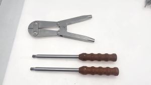 QSWTITAN Stainless Steel Large Wire Cutting Plier Orthopedic Implant Cutter Wooden Handle Veterinary Instrument