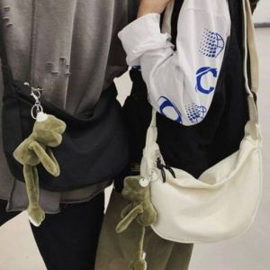 fashion9794 กระเป๋าสะพายข้าง กระเป๋าแฟชั่น ผู้ชาย ผ้าแคนวาส สไตล์แบบเกาหลี ไม่มีพวงกุญแจ พร้อมส่งจากไทย B610