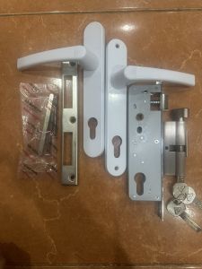 Chính hãng khóa tay gạt tròn cửa nhựa loãi thép GQ chính hãng
