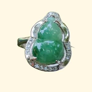 Good Quality Spicy Green Natural Type A Jadeite Jade crafted with shape of Gourd set on S925 as adjustable Ring certificate weighs 2.52 grams measurement 12.2 * 8.8 * 3.2 mm (s925ring14)