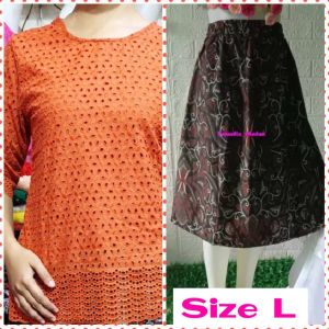 OREN NEW STELAN (ROK BATIK+KATUN BOLONG) ROK BATIK JADI/SIAP PAKAI BAHAN KATUN ROK BATIK PINGGANG KARET KELILING. ATASAN KATUN BOLONG MODEL BLOUSE SIZE L MAX LD 100 CM BB 65 KG BISA PAKAI  OPEN ORDER WELCOME RESELLER/DROPSHIP AMAN  BE OUR RESELLER!!! Be