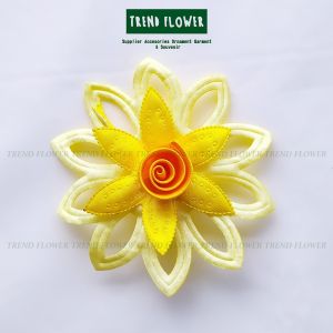 bunga kelopak besar merah janda bolong aksesoris seserahan souvenir pernikahan unik murah