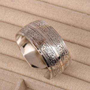 [haoh] สร้อยข้อมือสไตล์โบฮีเมียนย้อนยุคสีเงินแบบกว้างสำหรับผู้หญิงสร้อยข้อมือแฟชั่นเปิดดอกไม้แกะสลักเครื่องประดับวินเทจสไตล์โบฮีเมียน