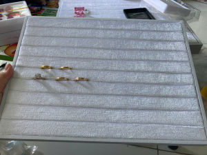 Khay chưng bày trang sức không nắp màu trắngmâm chưng bày bọc nhung cap cấpmâm để đồ bán trang sứcmâm nhung