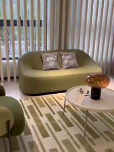 New modern simple cat scratch leather sofa small household apartment with rental room living room ho reception straight sofa