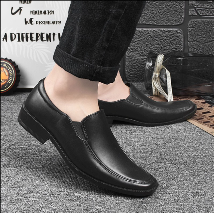 Round toe clearance black shoes