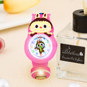 Jam Tangan Anak dengan Desain Karakter Kartun Labubu Dan Lengkap Fitur Lampu Tali Berkedip