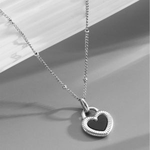 Ladamas Kalung Titanium Dengan Liontin Hati 2 Sisi Hitam Putih Untuk Harian KT114