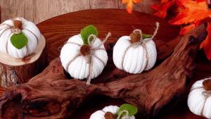 12 Pcs Thanksgiving White Pumpkins Decor Crafts Autumn Decorative Fall Bowl FillersKnit Pumpkins Rustic Home Farmhouse Wedding Decoration for Thanksgiving Centerpieces Shelf Decor