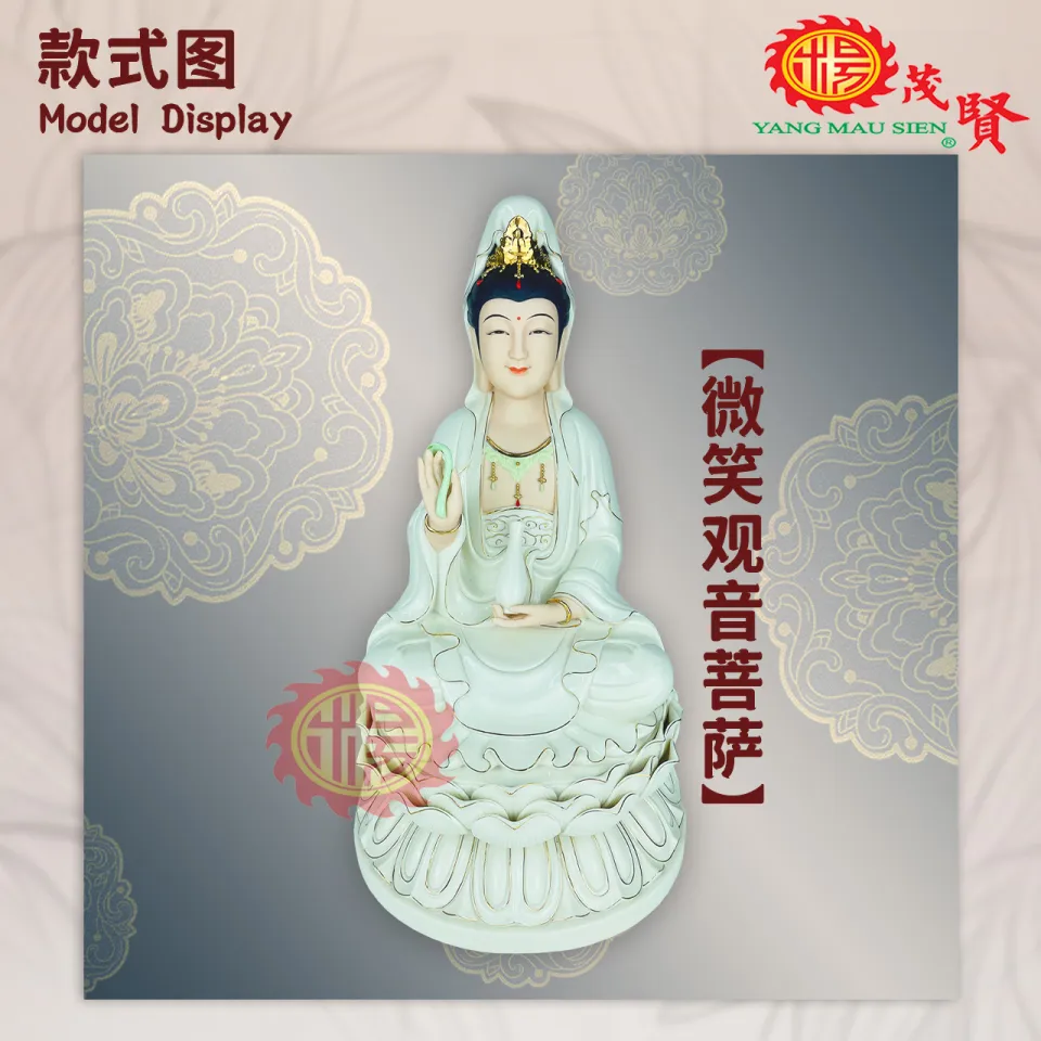 Bir guruh erkaklar va ayollar tashrif buyurishdi Yalangoch qishloq bolalar rasmlar