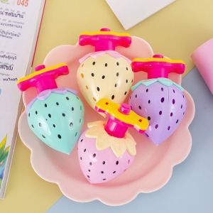 ของเล่นลูกข่างพร้อมตัวปล่อยสปินเนอร์ LED กระพริบหมุนหลากสีสตรอเบอรี่ของเล่นคลาสสิกแบบโต้ตอบเด็กหญิงเด็กชายสปินเนอร์ผลไม้เรืองแสงของเล่นหมุนได้ฟิดเจ็ตสปินเนอร์ของขวัญสำหรับเด็ก