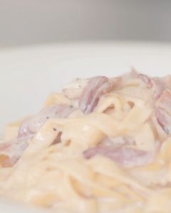 Leggos Carbonara Sauce with Fresh Cream Onion & Cheese 490g
