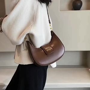 Cross-border foreign trade vintage handbag fashionable and versatile with a high-quality feel suitable for commuting a stylish crescent-shaped shoulder bag that can be carried under the arm
