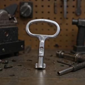 [ezrae Libun] Universal Multi-purpose Wrench KEY For Train Electrical Elevator Cabinet Valve Alloy Multi-purpose Triangular Key