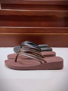 [Free Shipping] Korean-style summer wedge-heeled thick-soled 3CM height-increasing flip-flops for women waterproof platform beach sandals for outdoor use make legs look longer and more relaxed