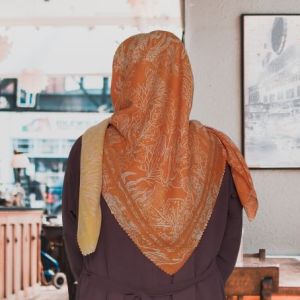 HIJAB ORANGE KERUDUNG WARNA ORANGE SEGIEMPAT