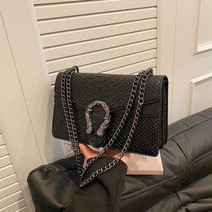 Retro Style Fashion Chain Shoulder Bag for Women Snake Pattern Crossbody Small Square Bag Trendy Accessory2026