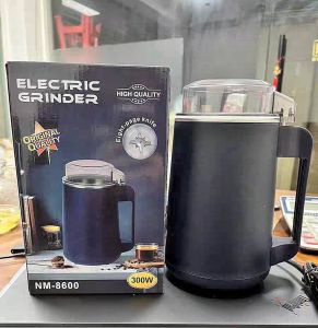 TTHUAN KITCHEN HOUSEHOLD ELECTRIC GRINDER COFFEE SPICE GRAINS SPICES BEANS FLOUR NUTS CEREALS SMALL CRUSHING MILL 家用磨粉机 粉粹机 研磨机