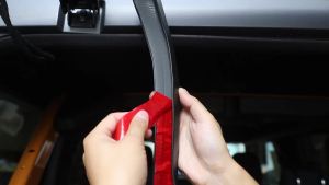 OnlyF U Car Tailgate Glass Rain Guide for Ford Bronco 2021 2022 2023 2024 2025 Up Tailgate Door Edge Windshield Diversion Flume 3M8Q4