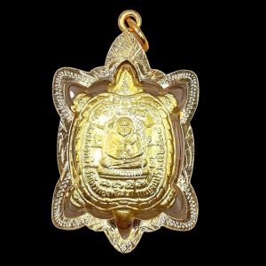 K551 เต่าหลวงปู่หลิว พญาเต่าเรือน หลวงปู่หลิว วัดไร่แตงทอง สีทอง หลังยันต์ ปี 2538 กรอบพระทองไมครอน