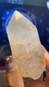 Trụ đá Thạch Anh tự nhiên còn hoang sơ dính đất năng lượng vũ trụ thiền định 845