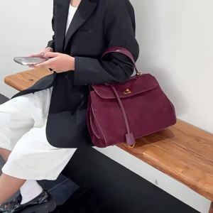 Túi xách nữ mẫu mới túi đeo vai da lộn phong cách retro dung tích lớn túi xách tay công sở túi tote cao cấp.