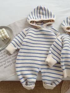 Korean-style boys autumn and winter knitwear 2024 Thickened stylish baby striped hooded romper for outdoor crawling