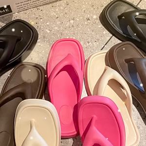 [Free Shipping] Versatile New Square-Toe Flip-Flops for Women Breathable Casual Mid-Heel Simple Outdoor Non-Slip Beach Sandals