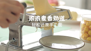 เครื่องทำพาสาสแบบแมนนวลสามารถปรับความหนาได้เหมาะสำหรับสร้างสปาเก็ตตี้เฟททูชินีและลาซานญ่า