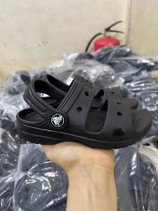 DÉP SANDAL NHỰA ĐI MƯA CROCS CLASSIC SANDAL TRẺ EM màu đen