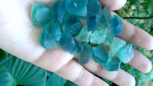 Crystal Z - Fluorite 🍏หินดิบ สีเขียว 💚 ขนาด 10-20 mm น้ำหนัก 8-10 กรัม