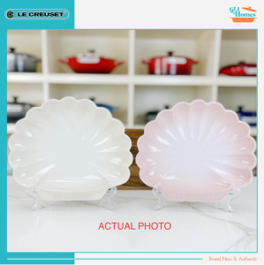 Le Creuset Original Stoneware One (1) Piece Medium Coquille Dish / Clam Shell Plate